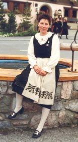 Ruth in der Tracht