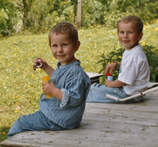 Die Kinder beim Seifenblasen