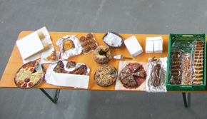 ...Nein, das kann unmglich sein, bei diesem Kuchenbuffet!!!